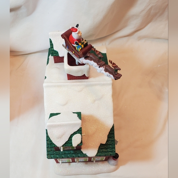 Countdown To Christmas Avon 2011 Advent Lighted Animated Musical House - Picture 8 of 13